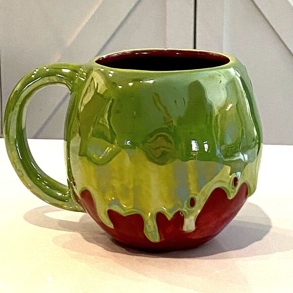 Disney Villains Snow White Poison Apple Iridescent Ceramic Mug Halloween NEW - Picture 6 of 8